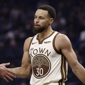 开云在线-队记：库里将在10天后评估膝盖伤势，会至少再缺席五场比赛